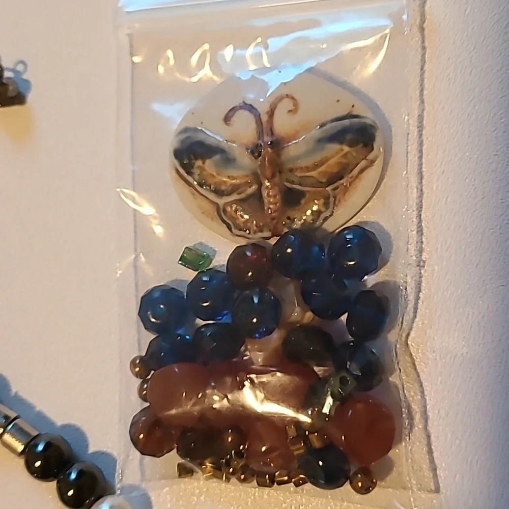 Jewlery and Craft Beads Bundle, Beads, and Necklaces - Picture 4 of 16